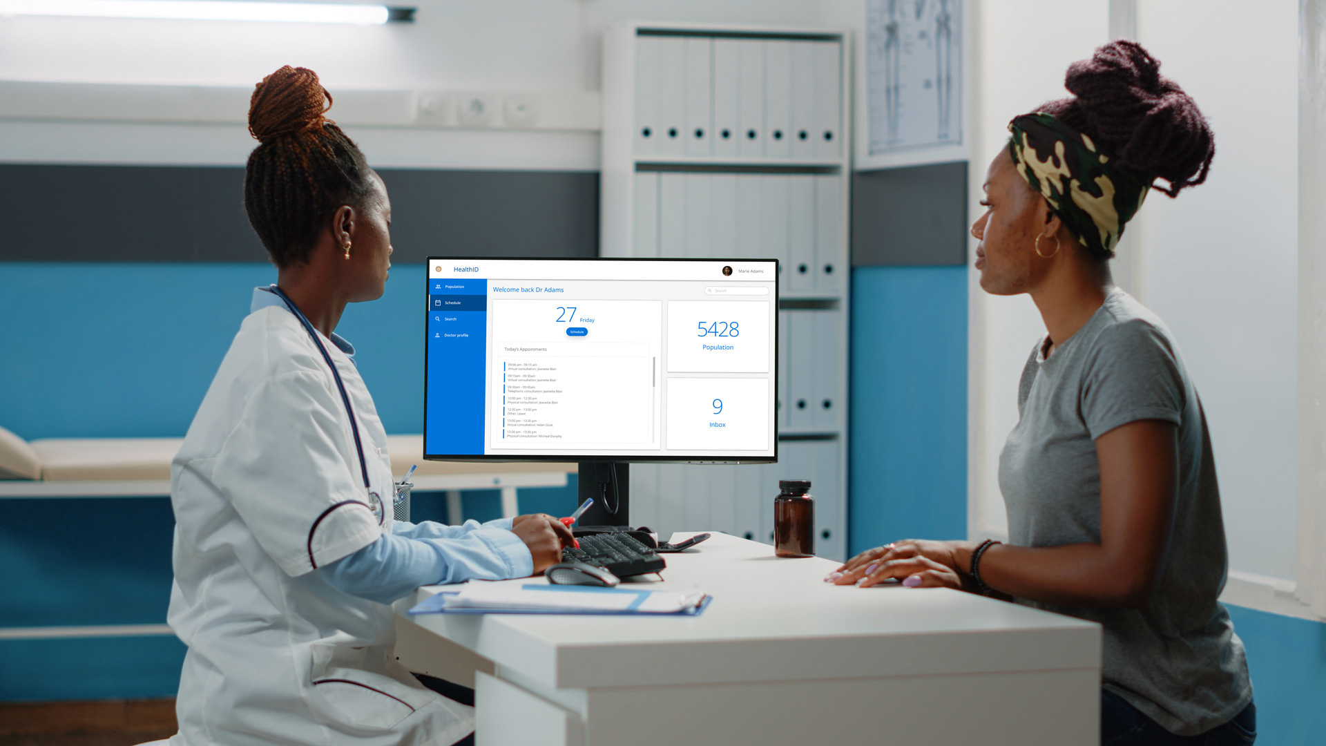 A doctor and nurse logging into Health ID on the Discovery Health's Digital Health Platform.